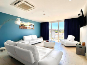 Family Apartment on Palm Beach. No car needed